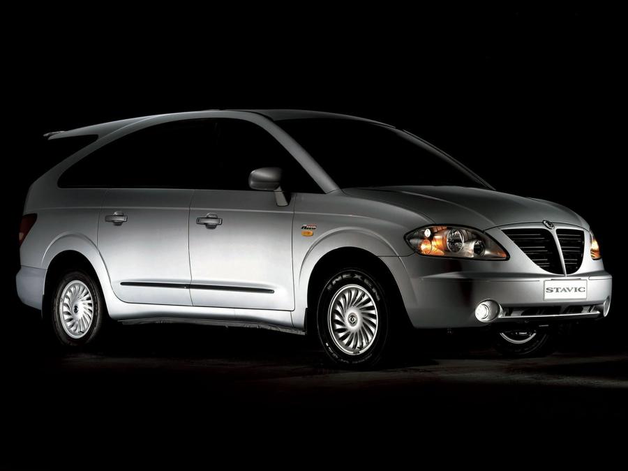  SsangYong Stavic 2004 года  (фото 4 из 6)